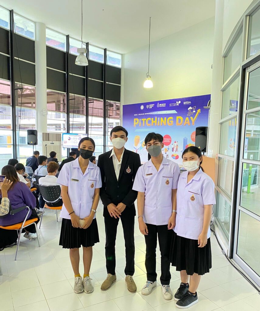 💸หลักสูตรการจัดการธุรกิจและการเงินยุคดิจิทัล💸 👩💻สำนักวิชาการบัญชีและการเงิน มหาวิทยาลัยวลัยลักษณ์👩💻 🎉🎉ขอแสดงความยินดีกับ🎉🎉 👨🦱**พี่เปรม***😀 🌟"นายเปรมศักดิ์ ถนอมศักดิ์ นักศึกษาชั้นปีที่ 3 🌟 ✅หนึ่งในทีม We Bare Bears ซึ่งคว้ารางวัลรองชนะเลิศอันดับที่ 2 🥈 👍จากกิจกรรม Pitching Day นำเสนอแผนธุรกิจจากผลงานวิจัย BP Culture Kit ชุดตรวจโรคเมลิออยด์ หรือเมลิออยโดสิส (Melioidosis) 🎆ภายใต้โครงการเส้นทางสู่นวัตวณิชย์ (RESEARCH TO MARKET :R2M) ครั้งที่ 10 รอบระดับมหาวิทยาลัย 🎆ได้รับการคัดเลือกเป็นตัวแทนมหาวิทยาลัย ไปแข่งขันต่อระดับภูมิภาคใต้ ณ มหาวิทยาลัยสงขลานครินทร์ ระหว่างวันที่ 25-26 พฤศจิกายน 2565 🎯หลักสูตรการจัดการธุรกิจและการเงินยุคดิจิทัล ม.วลัยลักษณ์ 🎯หลักสูตรใหม่ ทันสมัย ตอบโจทย์คนรุ่นใหม่ 💰พร้อมปั้นนักธุรกิจที่ติดสกิลด้านการเงิน 👌มาประกอบร่างสร้างธุรกิจกันที่นี่นะคะ 👍ขอขอบคุณ Walailak Science and Technology Park ที่จัดกิจกรรมดีๆให้แก่นักศึกษารุ่นใหม่ หัวใจสร้างสรรค์นะคะ #BusFinWalailakUniversity #การจัดการธุรกิจและการเงินยุคดิจิทัล #ผู้ประกอบการ #บริหารธุรกิจ #DEK66 #TCAS66 #WUSTP #WEDA #WEDACLUB